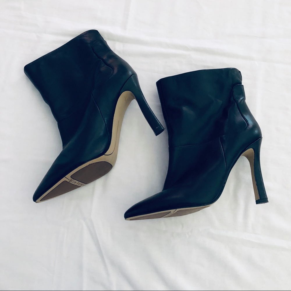 Nine West Black Leather Stiletto Boots Size 8, 4" heel.